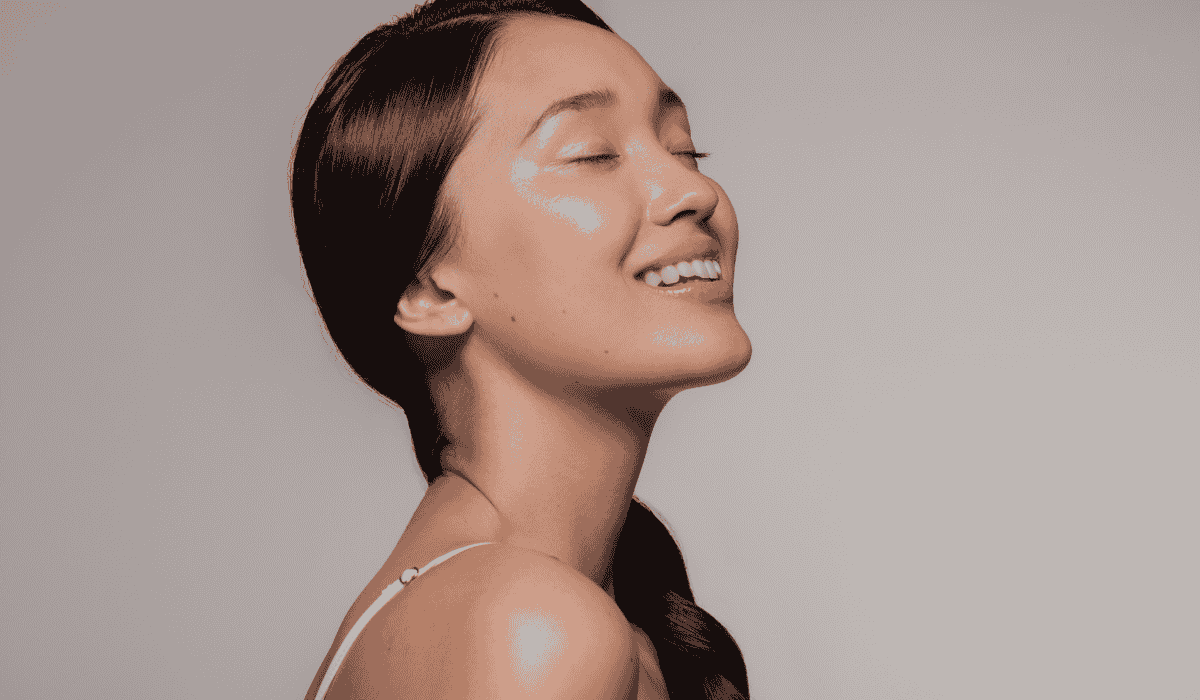 Best Ingredients for Glowing Skin: Vitamin C, Niacinamide, and Brightening Actives Formulators Love 