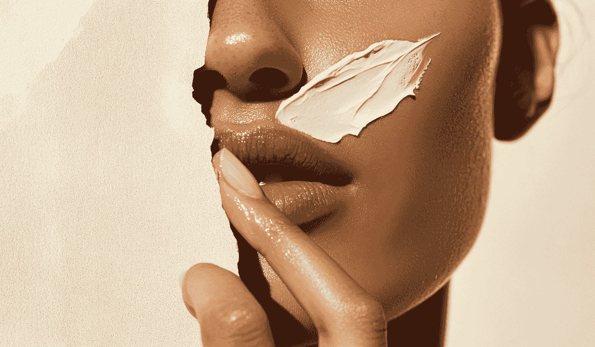 What Are the Main Ingredients in a Skin Cream and How Do They Function in a Formula?